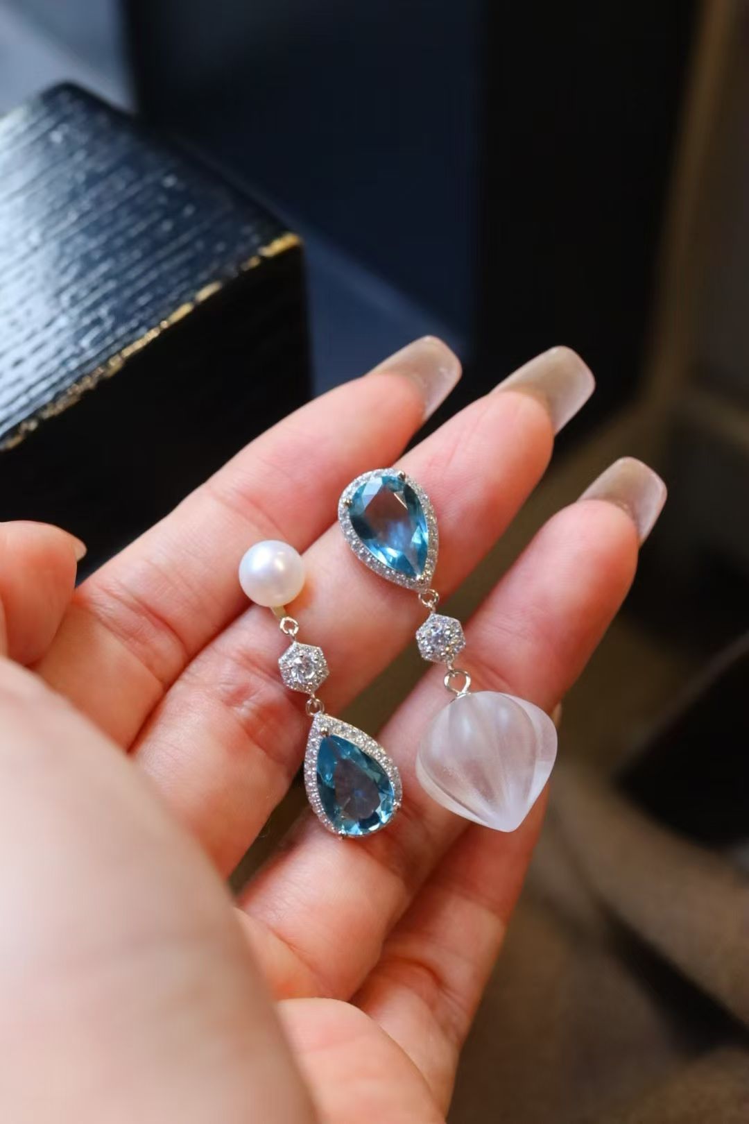 "Lunar Carvings" Duo| Jewelry-grade crystal earrings🌙